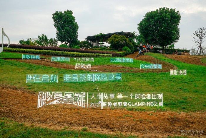 许俊松看望慰问经开、花溪全国文明家庭和全国道德模范等先进代表