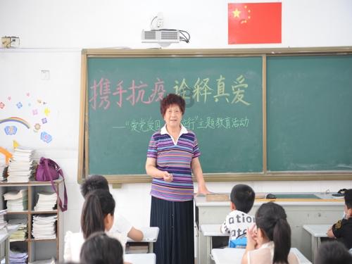 无畏再度引发网友争议,队友排位到凌晨三点,他八点玩线下狼人杀