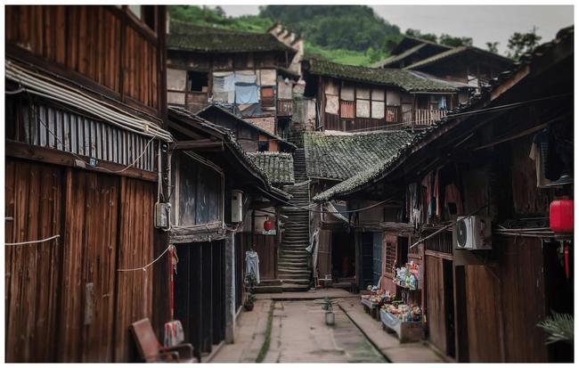 无锡一群大妈为跳广场舞，合力推开核酸亭！这群大妈们为何这么蛮横无理？游戏画面